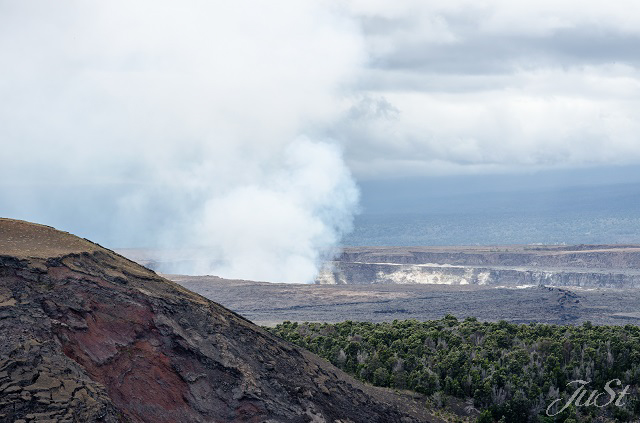 Bild Krater mit Qualm