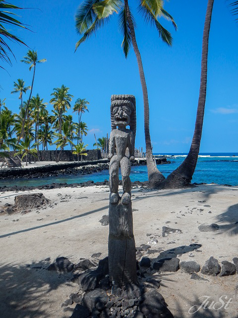 Bild Kajak Puuhonua o Honaunau Tikifigur