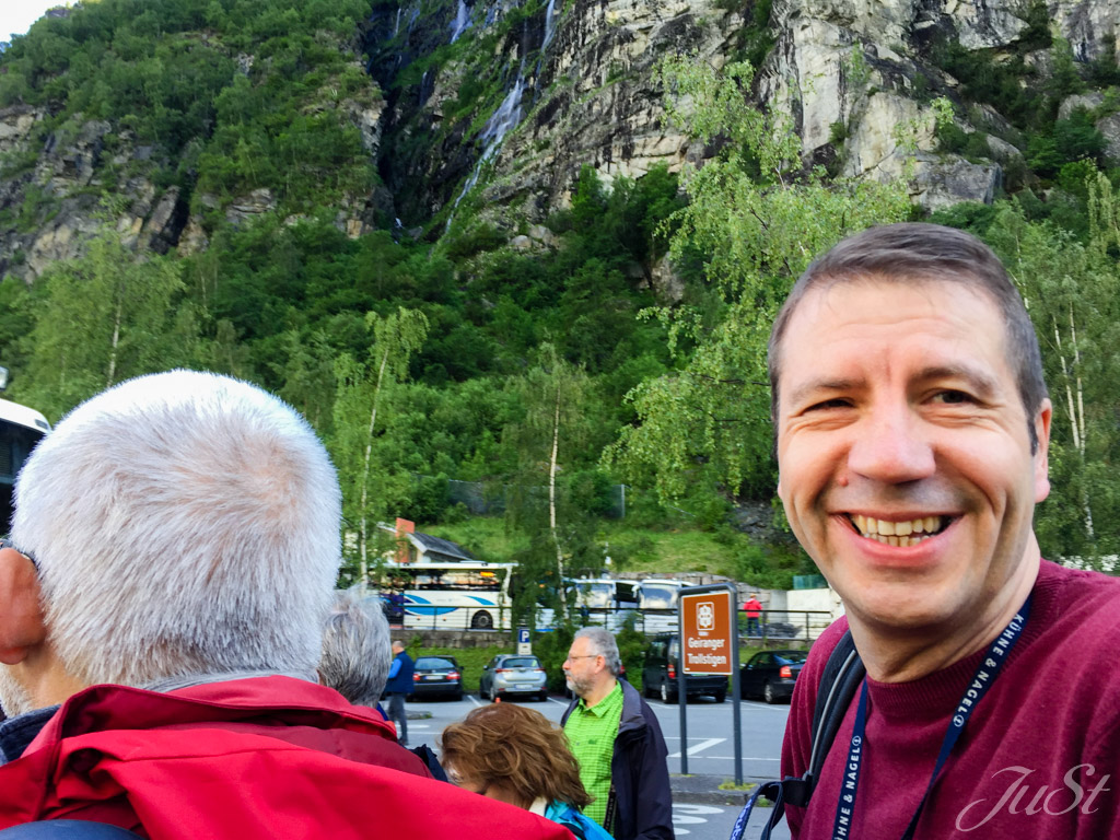 Alex im Hafen von Geiranger