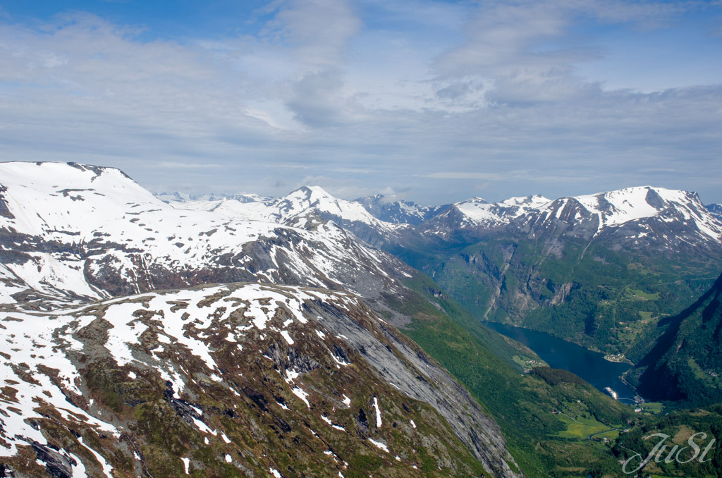 Blick vom Dalsnibba auf den Fjord