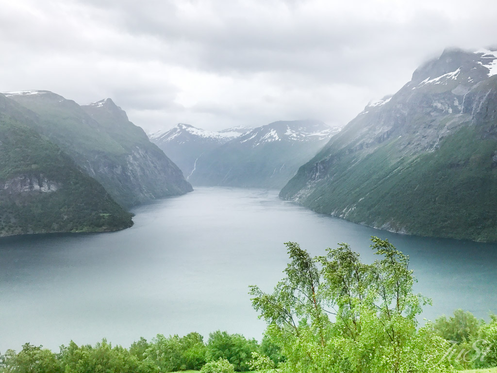 Blick auf den Geiranger Fjord