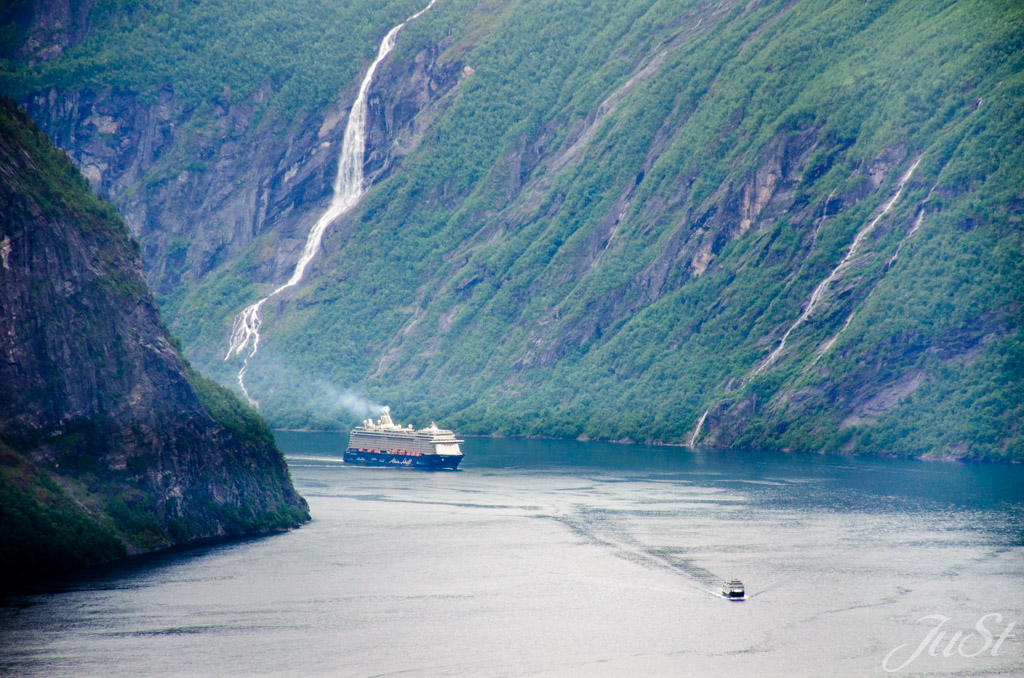 Die Mein Schiff von aus dem Geiranger Fjord