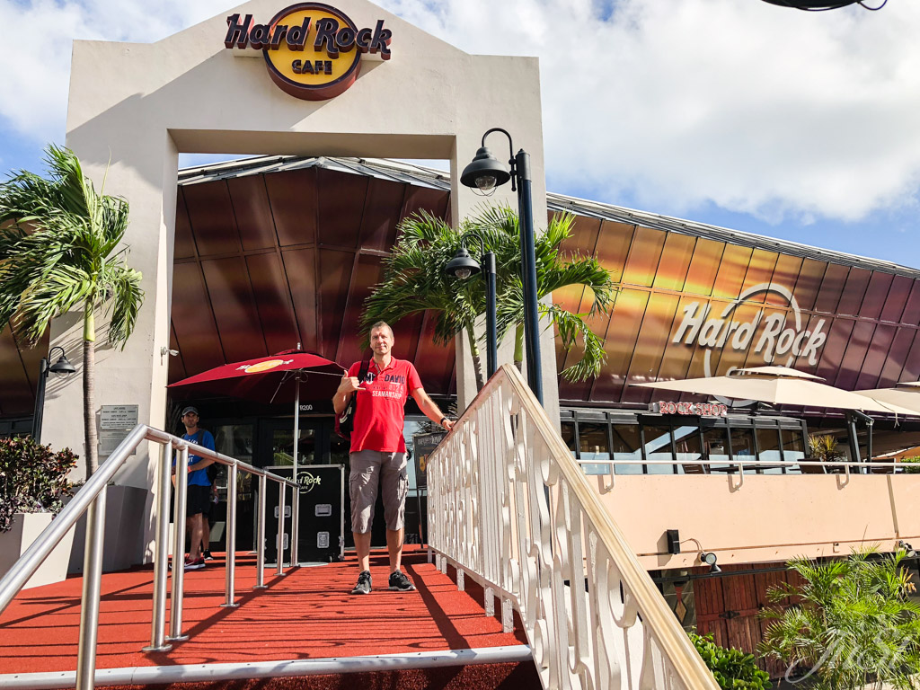 Alex vorm Hard Rock Cafe Miami