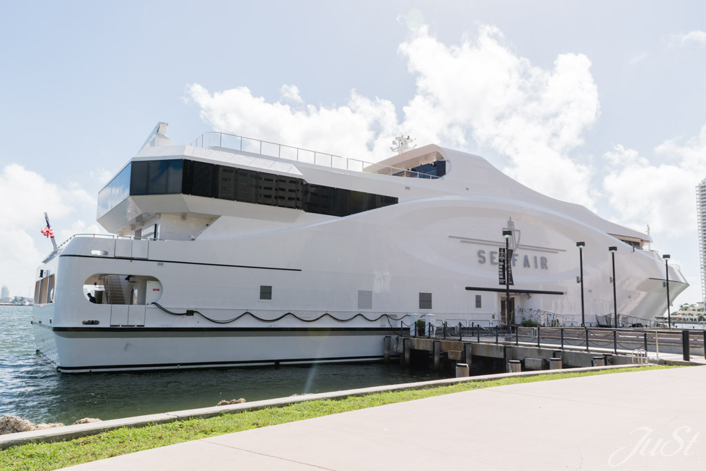 Schiff in Miami