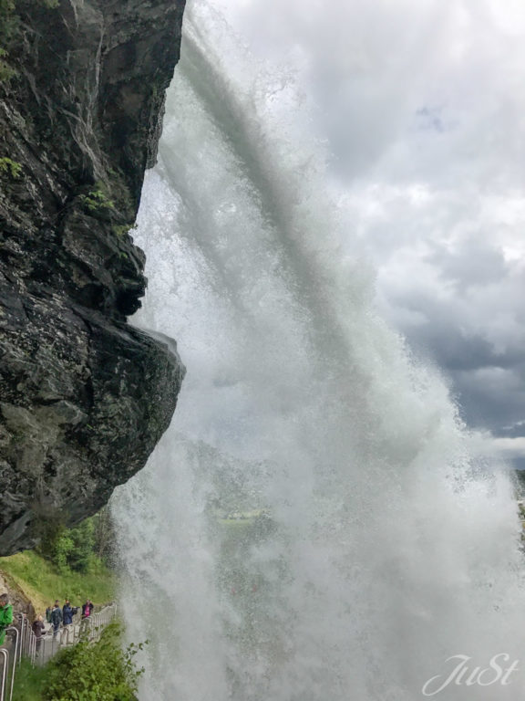 Steinsdalsfossen Wasserfall in Norheimsund